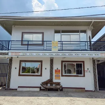 RedDoorz @ Wyns Hotel