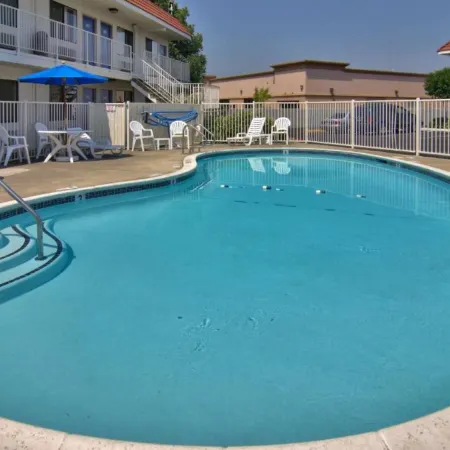 Studio 6 West Sacramento CA Отели рядом с достопримечательностью «Старый Сакраменто»