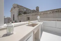 Marchesa - 2 Bedrooms, Terrace & Bath Tub in Center