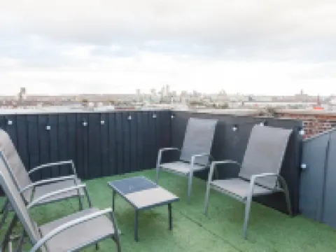 % LongStays | Roof Top Penthouse | Free Parking % Hotels in Birkenhead