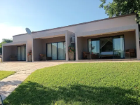 Zambezi Chalet. Game & Canoeing Safaris + Fishing. Hotels in 