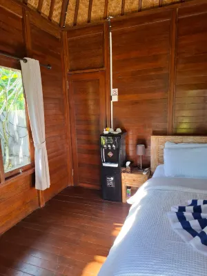 Puri Sari Villas, Restaurant and Bar 珀尼達島附近的飯店
