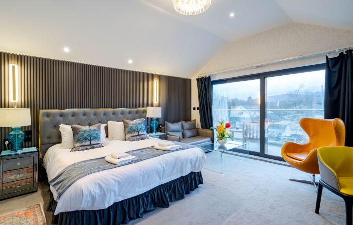 Waterhead Bath Suites - Parking and Light Breakfast