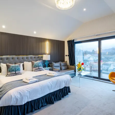 Waterhead Bath Suites - Parking and Light Breakfast