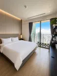 Wyndham Soleil 5-star apartment, balcony overlooking My Khe beach. - 無邊際泳池