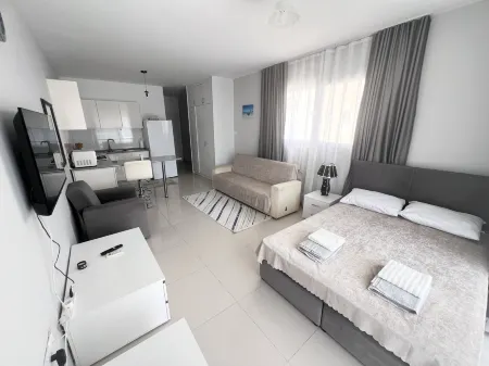 Alexius Pool Apartments