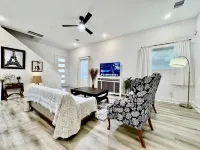 Quiet stylish home close to downtown and airport