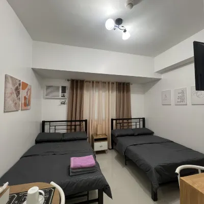 Condominium Studio Unit with 2 double Beds in Front of US Embassy Отели рядом с достопримечательностью «Океанский Парк Манила»