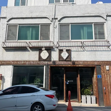 Jeonju Danaharu Guesthouse Отели рядом с достопримечательностью «Jeondong Catholic Church»