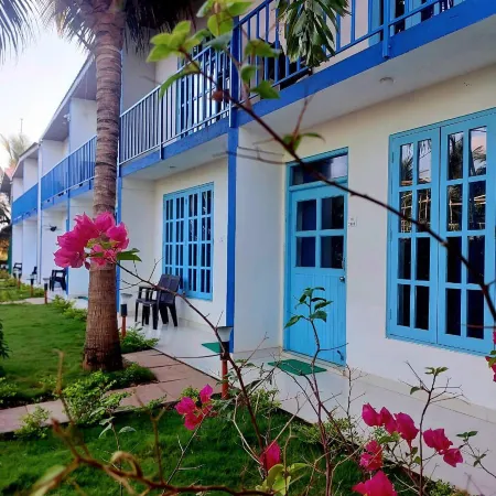 Mayra Retreat