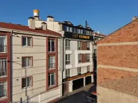 Kara Apartment Hotel - parking