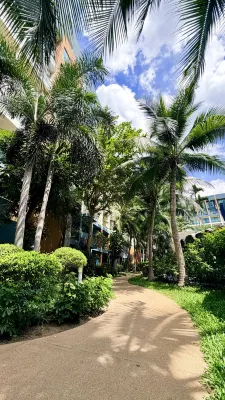 Laguna Beach Resort 2 | Pool & Free Utilities - parking