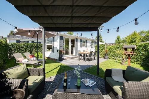 Stylish & Tranquil Garden Retreat ~ Lounges ~ Pkg! Hotels in Oisterwijk