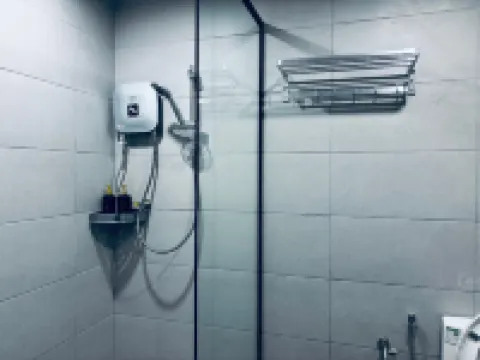 All-You-Need Room for 4 | Walk & Drive Around to Tourist Hotspot | Eden