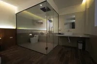 Love In The Atlantis Hotel