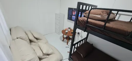 Terra House Отели рядом с достопримечательностью «Wat Sri Don Chai»