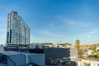 StayAU Hotel style Apartment BoxHill Netflix Gym Hotels in Box Hill