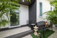 Pattaya Private 4-Bedrooms, 5-Bathrooms Pool Villa - Villas