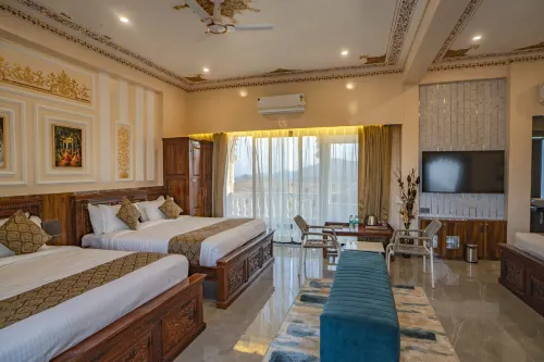 THE MARUWAS - A Luxury Retreat
