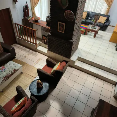 Lalakamnandi Guesthouse Hotels near Denneboom Train Station