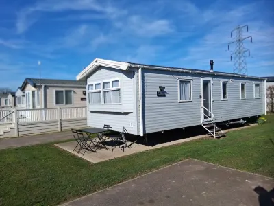 My Spacious Kentish 3-Room Van at Birchington Vale Hotels in 