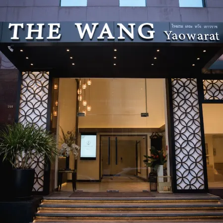 The Wang Yaowarat Hotel Отели рядом с достопримечательностью «Школа Дебсирин»