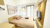 Modern minimalist room at Pik with Netflix
