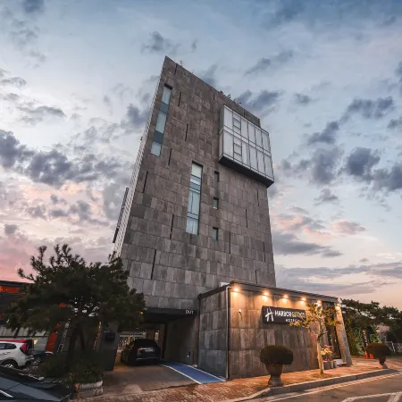 HARBOR BRIDGE HOTEL