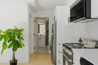 Modern 2BR Retreat | Marpole Near YVR - 2 ดาว
