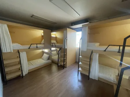 K Wave Guesthouse Only Female in Hongdae 1 Отели рядом с достопримечательностью «Художественный музей Кёмджэ Чон Сона»