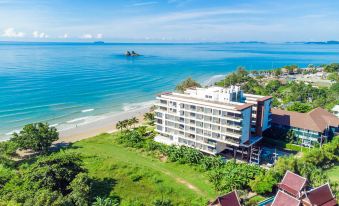 Escape Condominium Beachfront Suites - Mae Phim