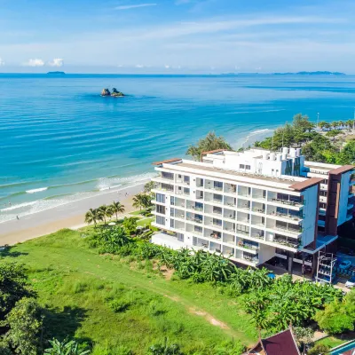 Escape Condominium Beachfront Suites - Mae Phim マン島周辺のホテル
