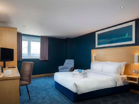 Travelodge Frimley Hotel
