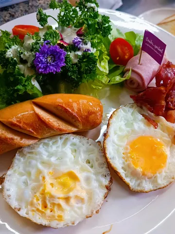 รูปภาพของจงรักษ์พักดี