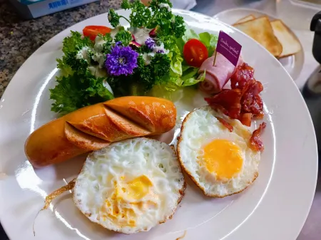 Jongluxpakdee Отели рядом с достопримечательностью «Clock Tower roundabout»