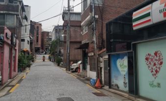 DDP Station 3min | Airport Bus 2min | Dongdaemun | Subway Convenient | Doota | apm