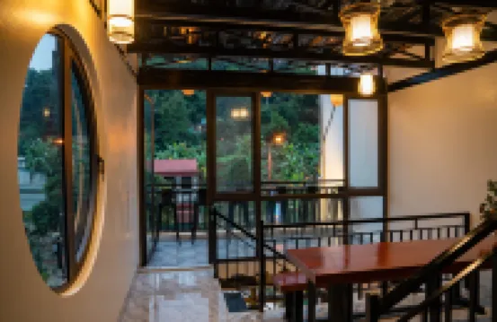 Strawberry Ha Giang Loop Tour, Motorbike Rental & Rooms