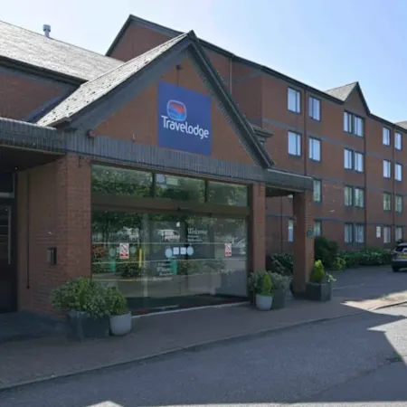 Travelodge Birmingham Aston Отели рядом с достопримечательностью «Железнодорожный вокзал Уиттона»