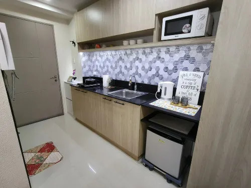 Taal View Condo in Tagaytay with Parking - غرفة مطلة على الجبل
