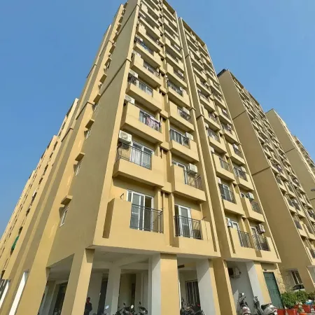 Modern Studio Near Bombay Hospital |Juliet Balcony