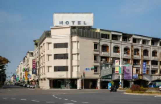 露夏旅社｜納康商旅