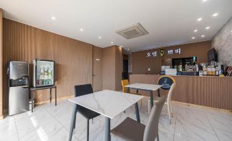 Gimpo Petite Hotel