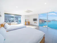 Geoje Thinkhouse Hotels near مدينة ملاهي مينغجونغجوك