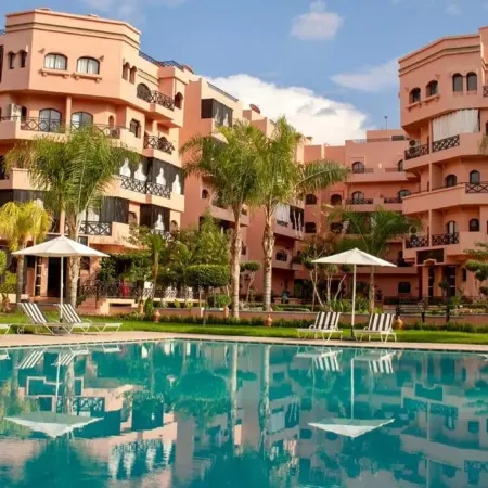 Chez Mams Guest House - Private Rooms in a Resort-Style Apartment Complex