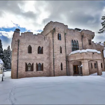 The Castle | your unique way of retreat