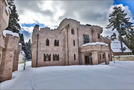 The Castle | your unique way of retreat