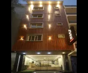 Luxe Stay Near Airport