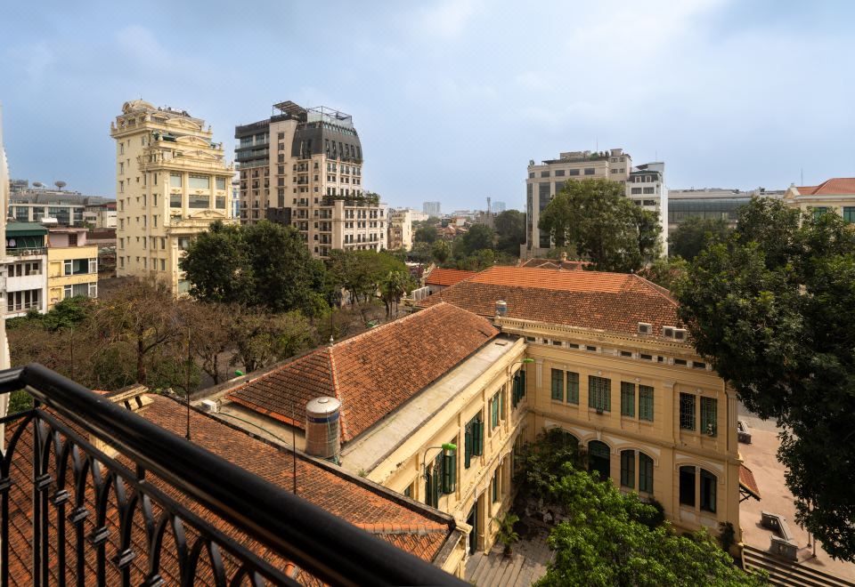 이블린 인도차인 시크 인 센트럴 하노이