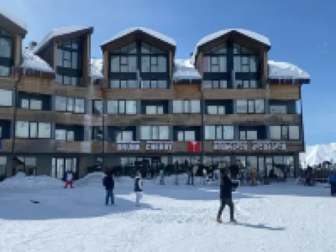 New Gudauri Rooms グダウリのホテル