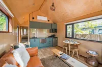 Walnut on Russell - 4-Star